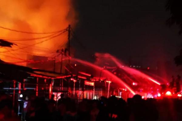 200 Personel Dikerahkan Tangani Kebakaran Kemayoran