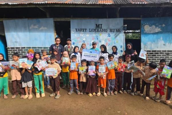 Potret Senyum Anak Pedalaman Mendapat Ribuan Buku Baru dari PNM