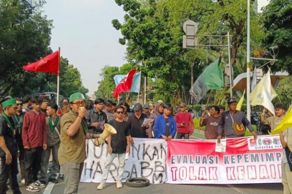 Ada Demo Tolak Kenaikan BBM, Jalan Merdeka Selatan Tersendat