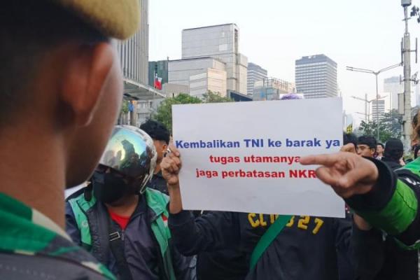 Demo Mahasiswa, Massa Masih Tertahan di Jalan MH Thamrin