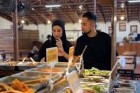 Serbu Yuks, Teuku Wisnu Buka Rumah Ndeso Harga 6.500 Bisa Makan Sepuasnya