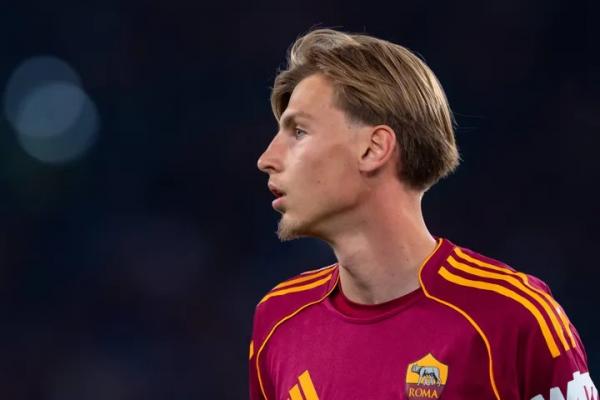 Forest Tunda Perburuan Bek AS Roma Jan Ziolkowski