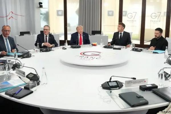 Rusia-Ukraina Saling Serang saat Zelensky Bertemu Trump