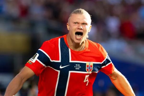 Haaland Sejajar Pesepak Bola Legendaris usai Brace Lawan Senegal