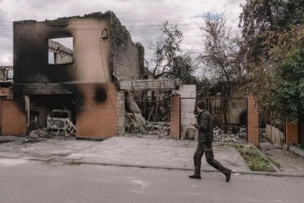Zelensky Tuntut Pejabat Bertanggung Jawab atas Serangan Gudang Senjata