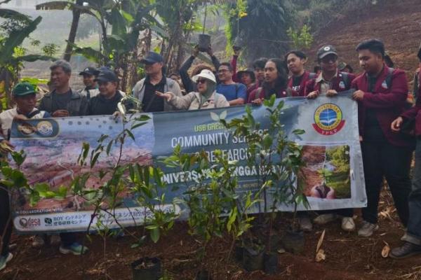 Mahasiswa USB Tanam Pohon Buah, Dorong Perbaikan Kawasan Hulu Kota