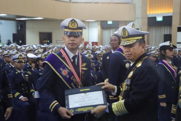 Kemenhub Wisuda 361 Perwira STIP Indonesia