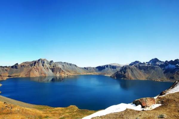 Heaven Lake, Danau di Puncak Gunung Berapi yang Membelah China dan Korut