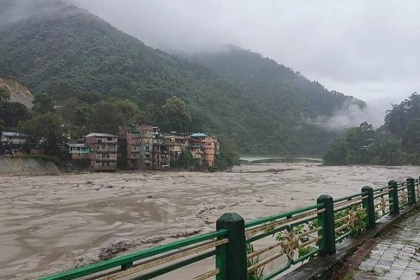 Terowongan Proyek PLTA di India Runtuh, 9 Orang Tewas 15 Terjebak