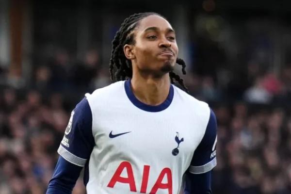 Harga Djed Spence Kemahalan, Inter Milan Mundur dari Negosiasi