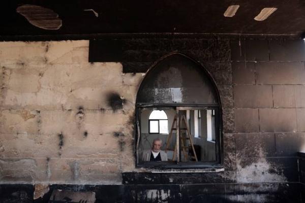 Pemukim Israel Bakar Dua Masjid Palestina di Tepi Barat