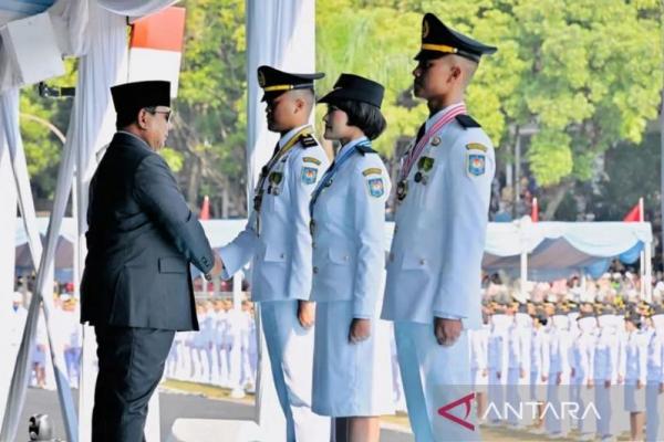 Lantik Pamong Praja Muda, Prabowo Beri Pesan untuk Tidak Sombong