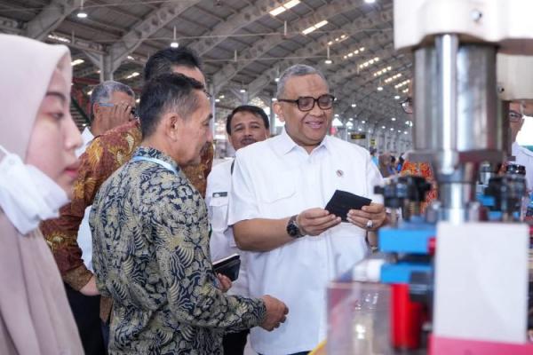 Wamenaker: Kehadiran Industri Harus Membuka Kesempatan Kerja Warga Sekitar