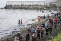 Ratusan Imigran Terobos Melilla, Bentrokan Tak Terelakkan