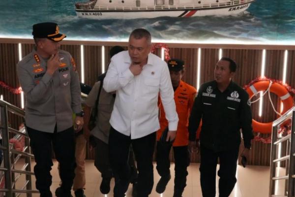 KM Mutiara Sentosa II Terbakar, Menhub Tinjau Evakuasi Penumpang