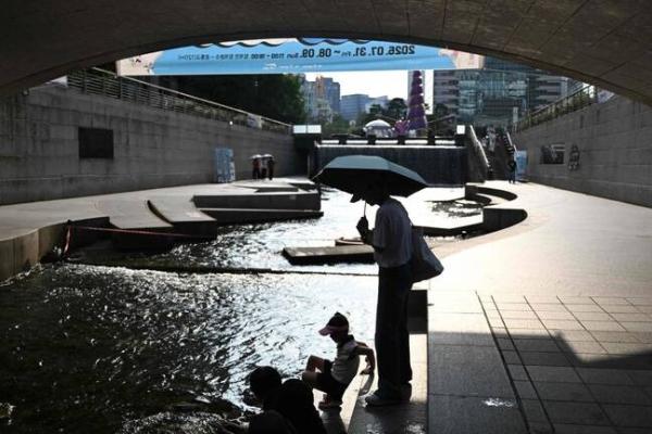 Suhu Tembus 42,5 Celsius, Seoul Terbitkan Peringatan Panas Parah