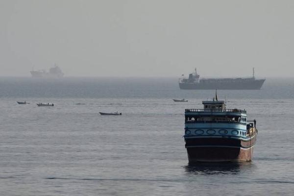AS Alihkan 44 Kapal, Iran Ancam Tembak Kapal Perang di Selat Hormuz