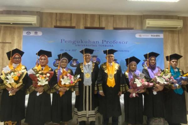Kukuhkan Enam Guru Besar, UT Bidik World-Class University