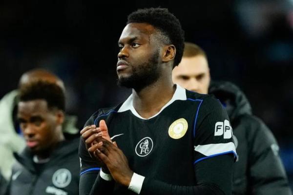 Napoli Jajaki Peluang Gaet Benoit Badiashile dari Chelsea