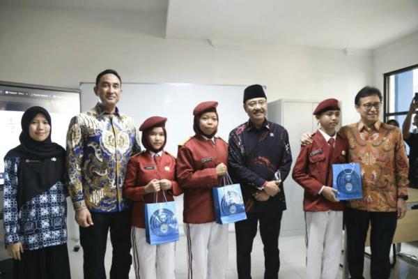 Menkes Ingatkan Siswa Sekolah Rakyat Rajin Sikat Gigi hingga Rutin Olahraga