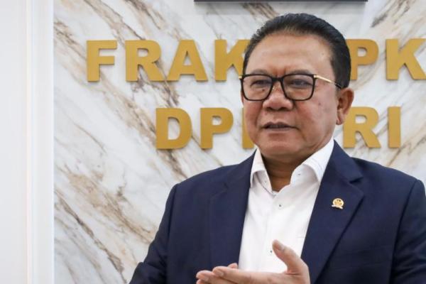 Komisi II Desak Pemerintah Investigasi Fenomena Pengunduran Diri ASN