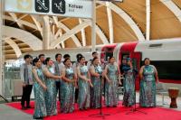 Paduan Suara Meriahkan HUT Kemerdekaan ke-81 RI di Stasiun Whoosh
