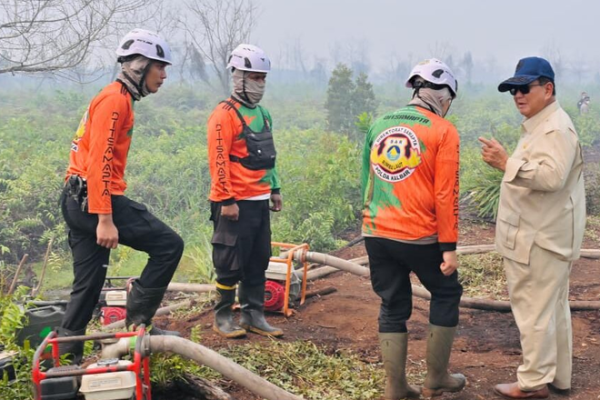 Prabowo Tinjau Karhutla di Kalimantan, Pastikan Penanganan Berjalan Optimal