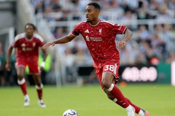 Iraola Yakin Liverpool Tak Butuh Gelandang Baru