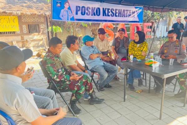 Pimpinan DPR Serahkan Bantuan, Revitalisasi Desa Adat Sade Dikebut