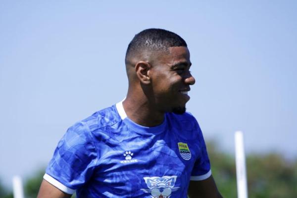 Bek Andalan Persib Bandung Dipastikan Absen Lawan Manila Digger