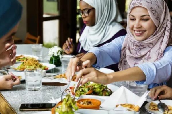 Berbagai Sunah Ketika Makan yang Diajarkan Nabi Muhammad