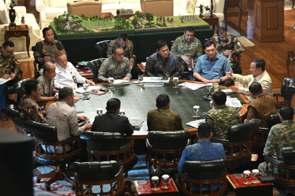 Prabowo Bahas Edukasi Bahaya Karhutla hingga Syarat Suku Dayak Masuk TNI