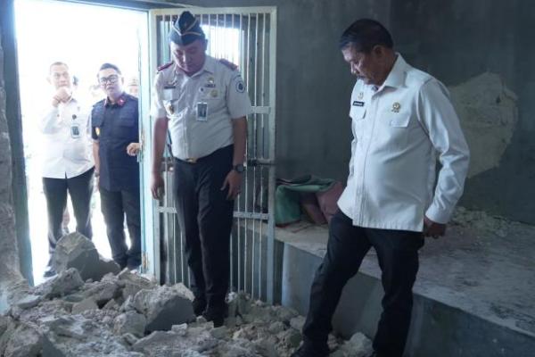 Terjun Langsung, Kemenimipas Salurkan Bansos ke Terdampak Gempa Flores