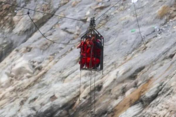 10 Hari Terjebak, Warga China Ditemukan Selamat dari Banjir Bandang Nepal