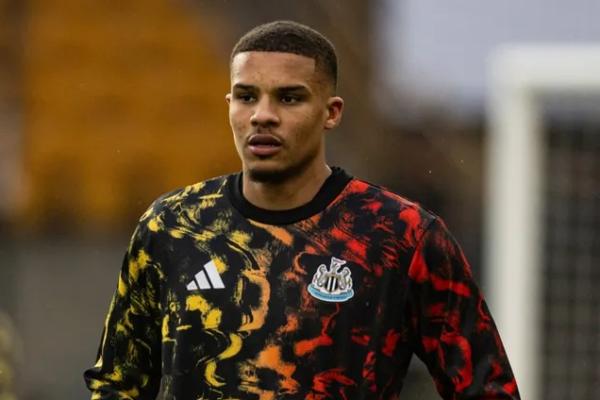 Lewis Hall Teken Kontrak Baru, MU Beralih ke Malick Thiaw