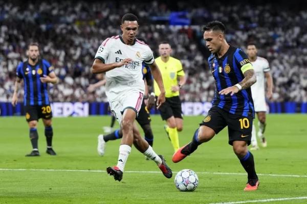 Alexander-Arnold Seperti Pemain Linglung saat Main Lawan Inter
