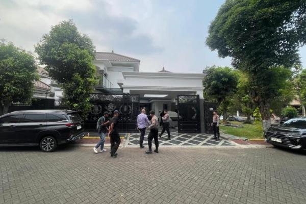 KPK Geledah Rumah Mewah Anggota Polri Terkait Kasus Bupati Bekasi