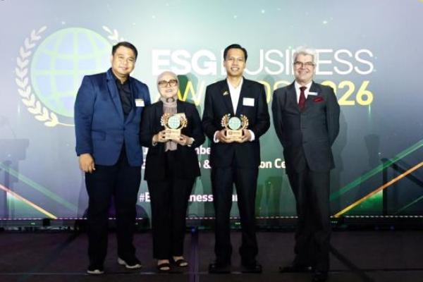 Komit Terapkan ESG, PTPN III Raih Dua Penghargaan di Singapura