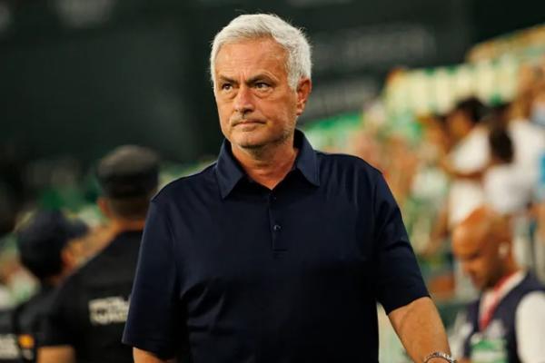 Mou Pamerkan Foto Tekel Horor Atletico yang Diabaikan Wasit
