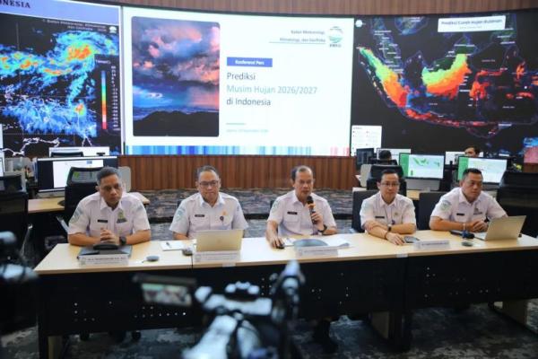 BMKG: El Nino Sangat Kuat dan IOD Bikin Musim Hujan Datang Terlambat
