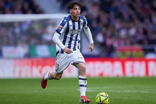 Chelsea Pantau Bek Sociedad Jon Martin jelang Bursa Januari