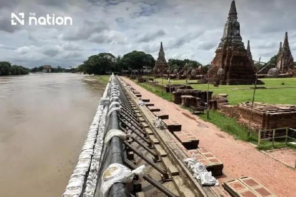 Sungai Chao Phraya Meluap, Biksu dan Tentara Amankan Candi Bersejarah