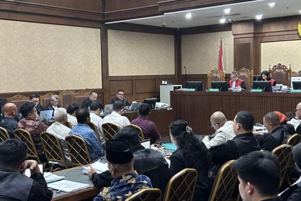 Jaksa Tampilkan Barbuk Uang Rp11,4 Miliar di Sidang Korupsi Kuota Haji