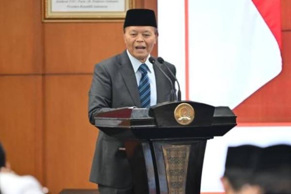 Dua Kota Suci Diserang, HNW Tegaskan Mekkah-Madinah Harus Dilindungi