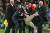 Tolak Laga Kontra Israel, Suporter Irlandia Lempari Bola Tenis
