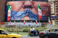 Modal Baliho, Warga Iran Ejek Trump Habis-Habisan