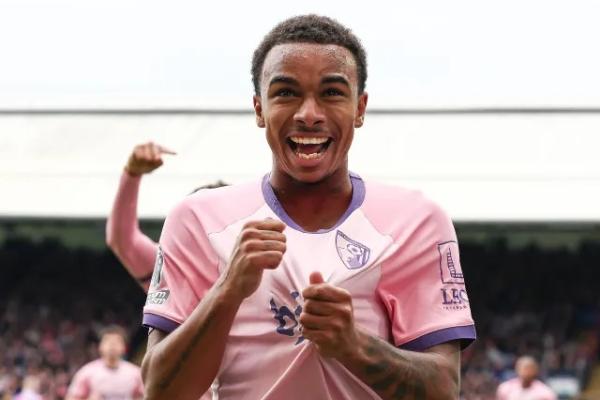 Arsenal dan Barcelona Berebut Striker Berbakat Bournemouth