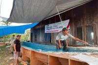 TEP 8 Universitas Brawijaya Latih Masyarakat Segun Bikin Kapal Fiberglass