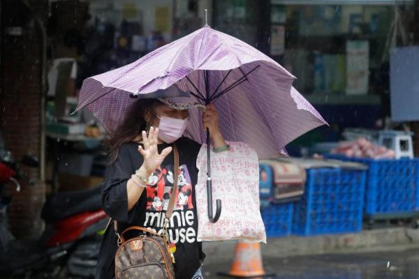 Diterjang Topan Champi Berkecepatan 194 Km/Jam, Taiwan Lumpuh Total
