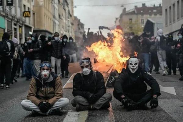 Demo Yellow Vests, Prancis Dilaporkan Minta Operator Siaga Batasi Medsos